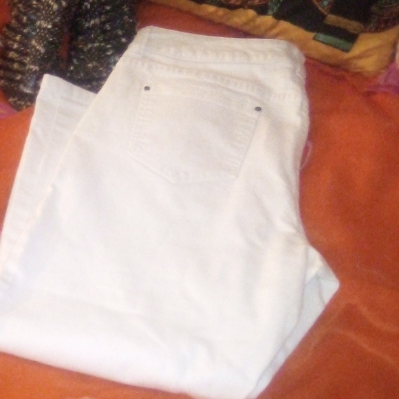 Ladies Chico Jeans - Picture 3 of 7